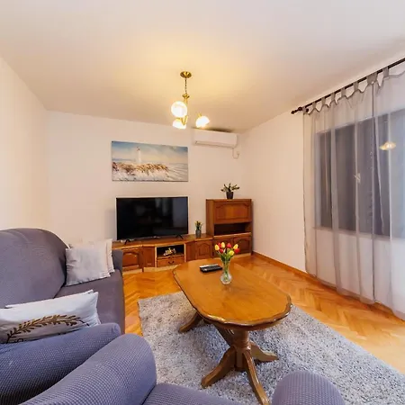 Apartment Mali Jure