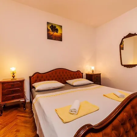 Apartment Mali Jure