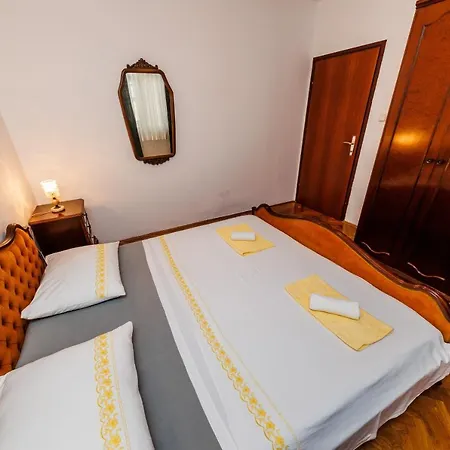 Apartment Mali Jure