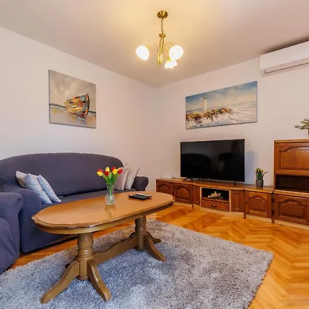 Apartment Mali Jure *